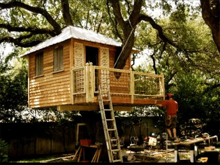 Como construir una casa en un árbol con palets